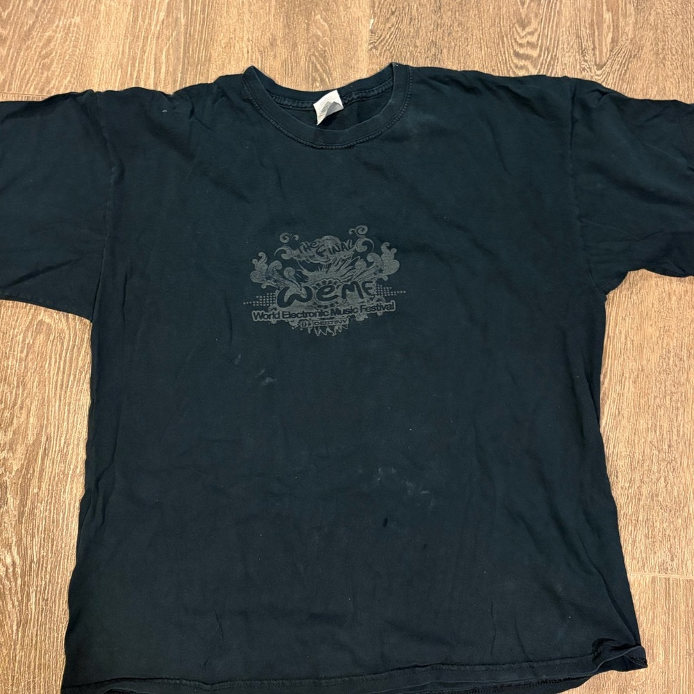 Gildan Black Graphic Tee for Men